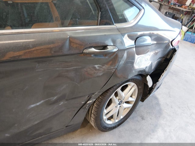 45251829 :رقم المزاد ، 1FA6P0H73F5118827 vin ، 2015 Ford Fusion Se مزاد بيع