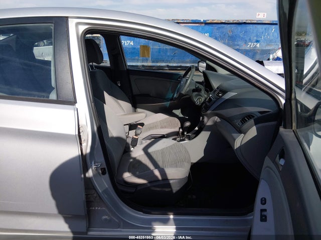 45251953 :رقم المزاد ، KMHCT4AE7FU880486 vin ، 2015 Hyundai Accent Gls مزاد بيع