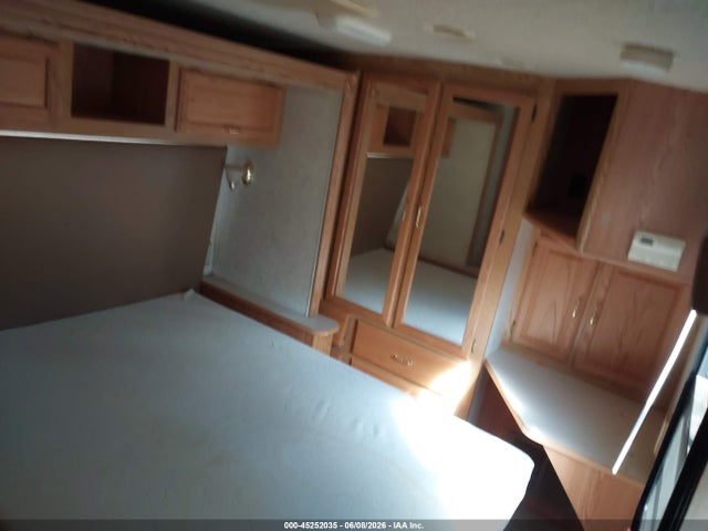 Продажа на аукционе авто 2002 Workhorse Custom Chassis Motorhome Chassis W22, vin: 5B4MP67G823349160, номер лота: 45252035