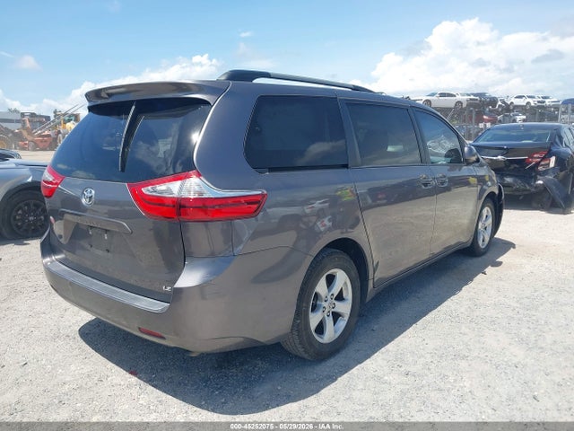 45252075 :رقم المزاد ، 5TDKZ3DC8HS871158 vin ، 2017 Toyota Sienna Le 8 Passenger مزاد بيع