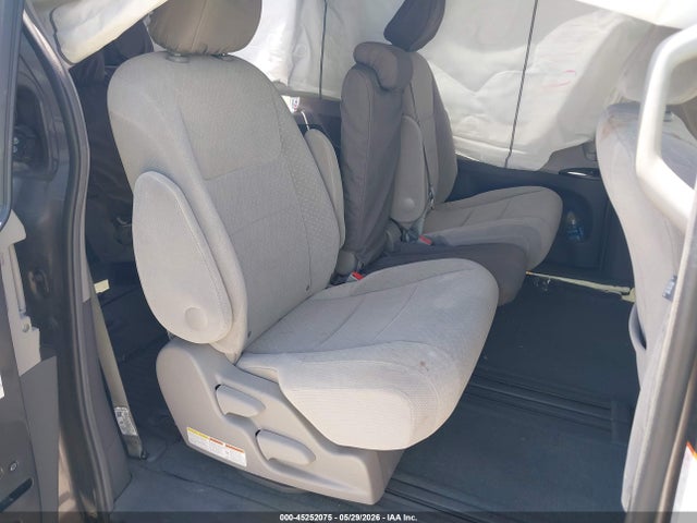 45252075 :رقم المزاد ، 5TDKZ3DC8HS871158 vin ، 2017 Toyota Sienna Le 8 Passenger مزاد بيع