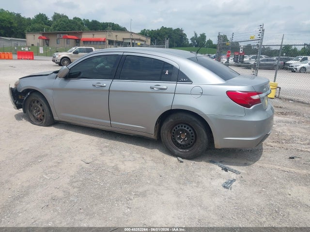 2014 Chrysler 200 Lx მანქანა იყიდება აუქციონზე, vin: 1C3CCBAB3EN204564, აუქციონის ნომერი: 45252264