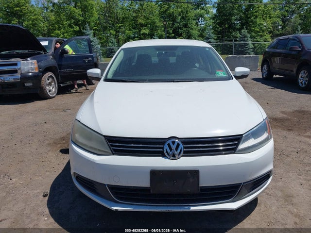 2014 Volkswagen Jetta 1.8t Se მანქანა იყიდება აუქციონზე, vin: 3VWD17AJ2EM322168, აუქციონის ნომერი: 45252265
