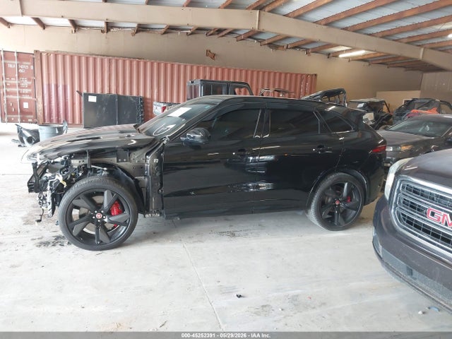 45252391 :رقم المزاد ، SADCZ2EE3NA697768 vin ، 2022 Jaguar F-pace Svr P550 Awd Automatic مزاد بيع
