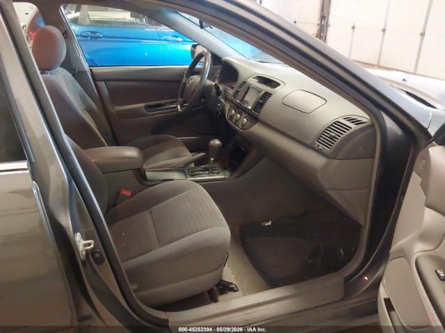 45252394 :رقم المزاد ، 4T1BE32K55U595420 vin ، 2005 Toyota Camry Le مزاد بيع