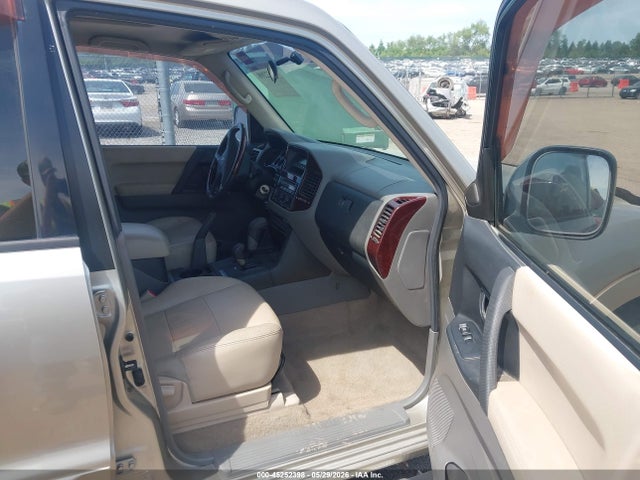 45252398 :رقم المزاد ، JA4MW51R01J030454 vin ، 2001 Mitsubishi Montero Limited مزاد بيع
