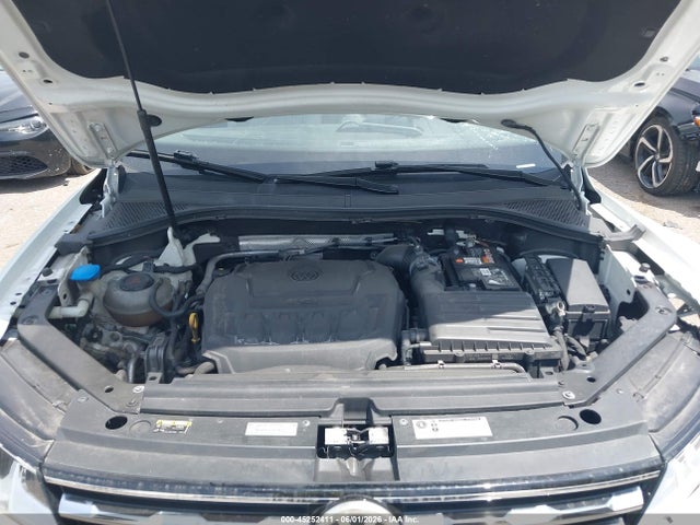 2018 Volkswagen Tiguan 2.0t Se/2.0t Sel მანქანა იყიდება აუქციონზე, vin: 3VV3B7AX6JM215216, აუქციონის ნომერი: 45252411