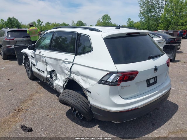 2018 Volkswagen Tiguan 2.0t Se/2.0t Sel მანქანა იყიდება აუქციონზე, vin: 3VV3B7AX6JM215216, აუქციონის ნომერი: 45252411