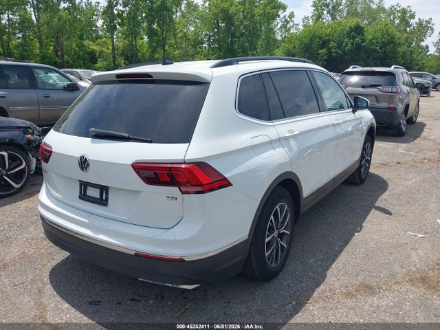 2018 Volkswagen Tiguan 2.0t Se/2.0t Sel მანქანა იყიდება აუქციონზე, vin: 3VV3B7AX6JM215216, აუქციონის ნომერი: 45252411