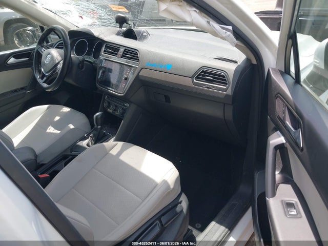 2018 Volkswagen Tiguan 2.0t Se/2.0t Sel მანქანა იყიდება აუქციონზე, vin: 3VV3B7AX6JM215216, აუქციონის ნომერი: 45252411