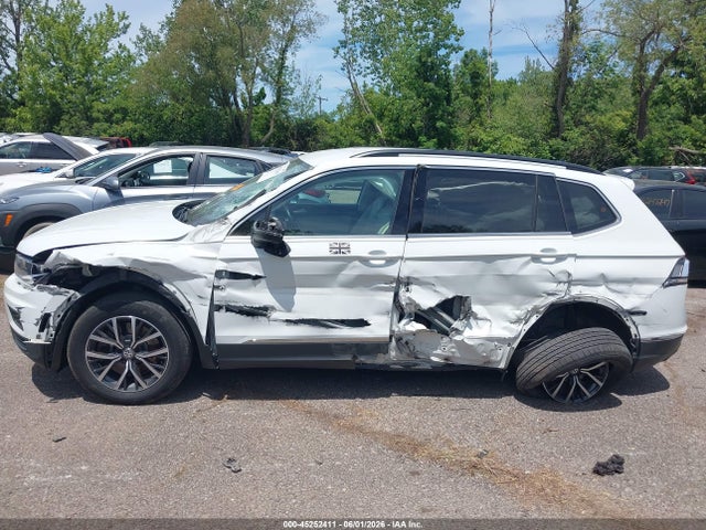 2018 Volkswagen Tiguan 2.0t Se/2.0t Sel მანქანა იყიდება აუქციონზე, vin: 3VV3B7AX6JM215216, აუქციონის ნომერი: 45252411