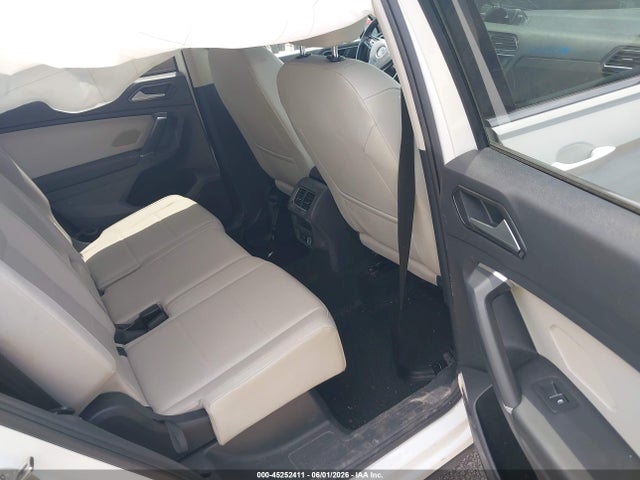 2018 Volkswagen Tiguan 2.0t Se/2.0t Sel მანქანა იყიდება აუქციონზე, vin: 3VV3B7AX6JM215216, აუქციონის ნომერი: 45252411