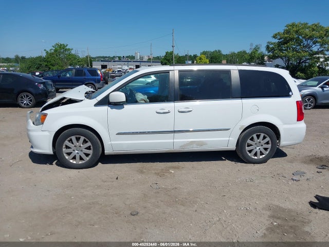 45252440 :رقم المزاد ، 2C4RC1BG0FR695223 vin ، 2015 Chrysler Town & Country Touring مزاد بيع