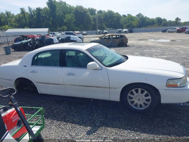 2006 Lincoln Town Car Signature Limited მანქანა იყიდება აუქციონზე, vin: 1LNHM82V56Y625966, აუქციონის ნომერი: 45252496