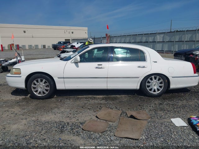 Продаж на аукціоні авто 2006 Lincoln Town Car Signature Limited, vin: 1LNHM82V56Y625966, номер лоту: 45252496