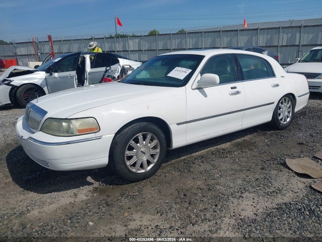 2006 Lincoln Town Car Signature Limited მანქანა იყიდება აუქციონზე, vin: 1LNHM82V56Y625966, აუქციონის ნომერი: 45252496