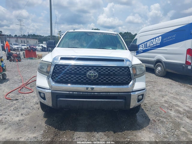 5TFDW5F14JX728717 Toyota Tundra Sr5 5.7l V8