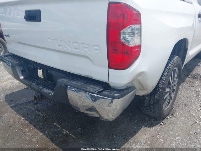 5TFDW5F14JX728717 Toyota Tundra Sr5 5.7l V8
