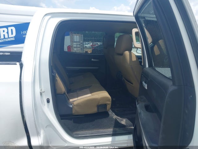 5TFDW5F14JX728717 Toyota Tundra Sr5 5.7l V8