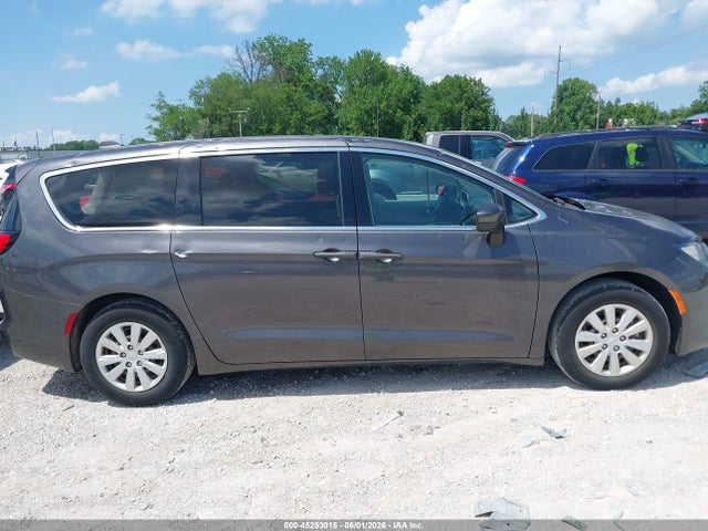 2C4RC1AG9MR562345 Chrysler Voyager L