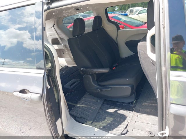 2C4RC1AG9MR562345 Chrysler Voyager L
