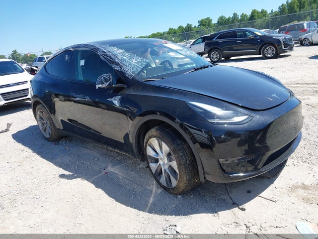 Auction sale of the 2024 Tesla Model Y Long Range Dual Motor All-wheel Drive, vin: 7SAYGDEE2RF983565, lot number: 45253082