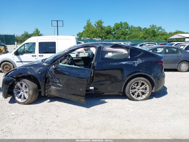 Auction sale of the 2024 Tesla Model Y Long Range Dual Motor All-wheel Drive, vin: 7SAYGDEE2RF983565, lot number: 45253082