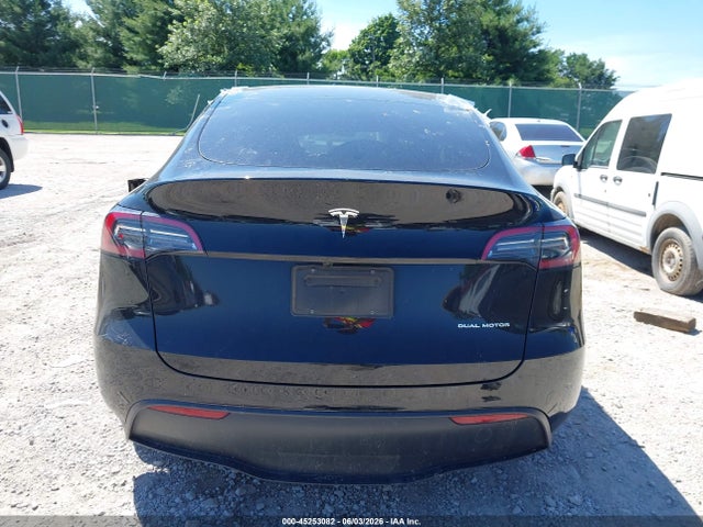 Auction sale of the 2024 Tesla Model Y Long Range Dual Motor All-wheel Drive, vin: 7SAYGDEE2RF983565, lot number: 45253082