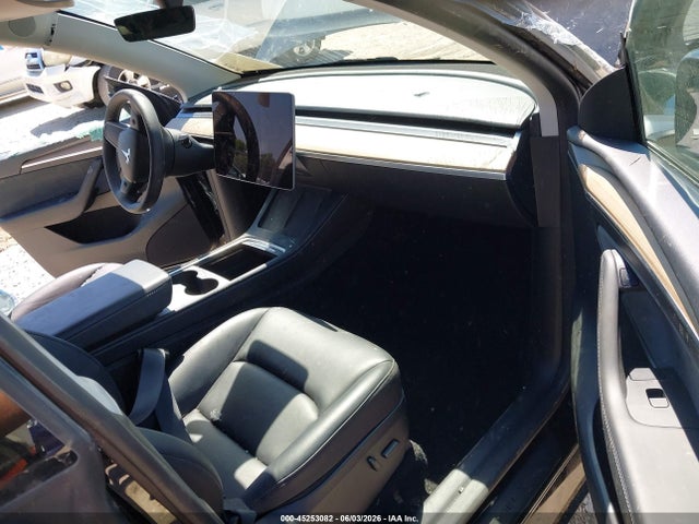 Auction sale of the 2024 Tesla Model Y Long Range Dual Motor All-wheel Drive, vin: 7SAYGDEE2RF983565, lot number: 45253082