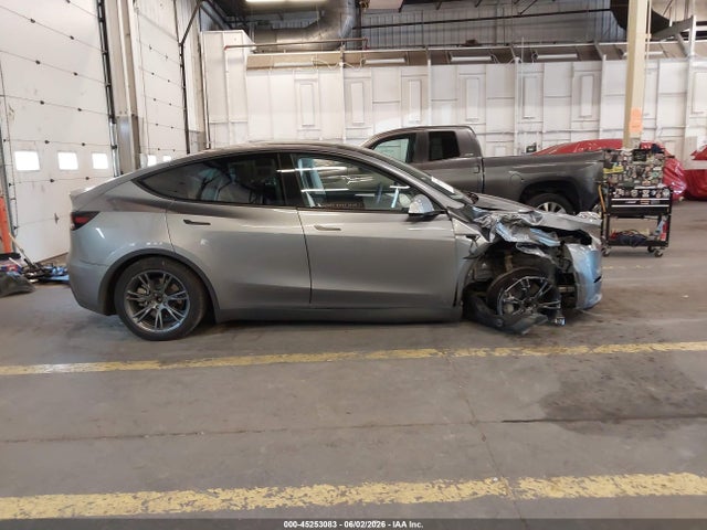 Tesla Model Y Rwd 2025 7SAYGDED0SF279071 Image 13