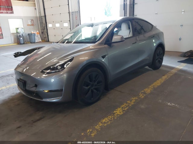 Tesla Model Y Rwd 2025 7SAYGDED0SF279071 Image 2