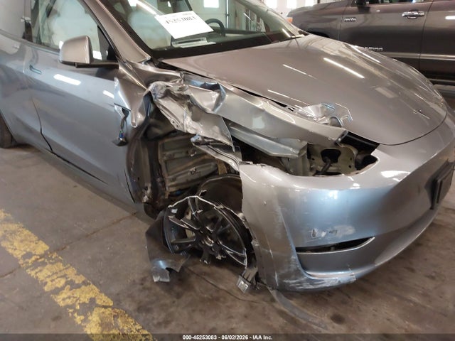 Tesla Model Y Rwd 2025 7SAYGDED0SF279071 Image 6