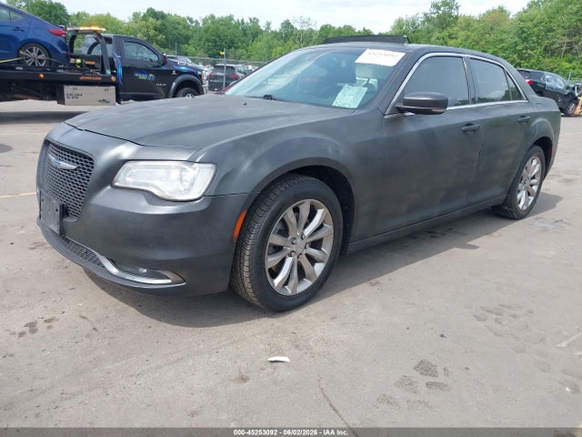 2015 Chrysler 300 Limited მანქანა იყიდება აუქციონზე, vin: 2C3CCARG3FH831611, აუქციონის ნომერი: 45253092