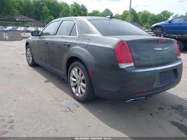 2015 Chrysler 300 Limited მანქანა იყიდება აუქციონზე, vin: 2C3CCARG3FH831611, აუქციონის ნომერი: 45253092