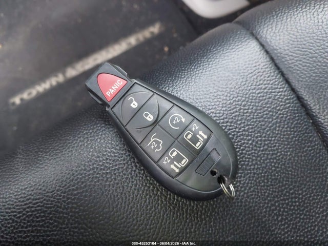 Продажа на аукционе авто 2016 Chrysler Town & Country Touring, vin: 2C4RC1BG2GR208654, номер лота: 45253104