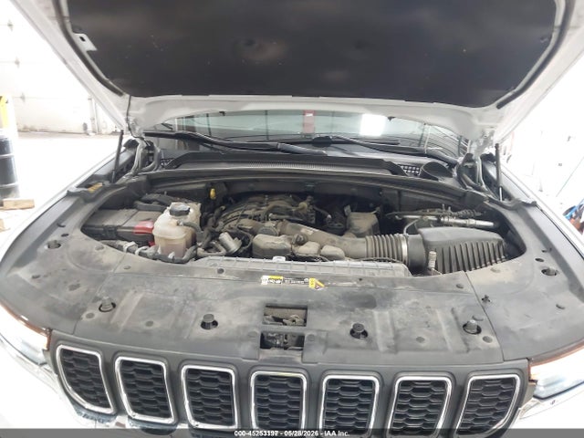 1C4RJHAG5PC606773 Jeep Grand Cherokee Laredo 4x4