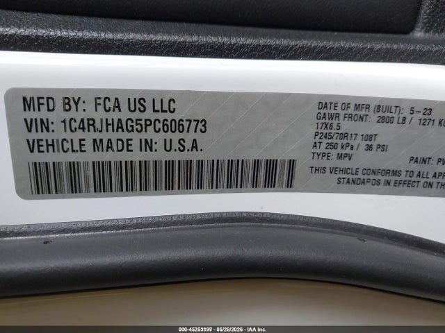 1C4RJHAG5PC606773 Jeep Grand Cherokee Laredo 4x4