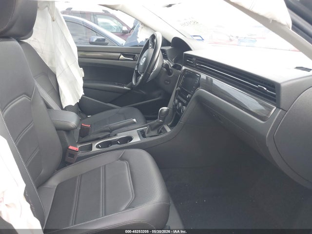 1VWMA7A35LC021197 Volkswagen Passat 2.0t R-line