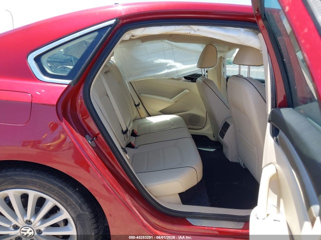 1VWBT7A37GC054998 Volkswagen Passat 1.8t Se