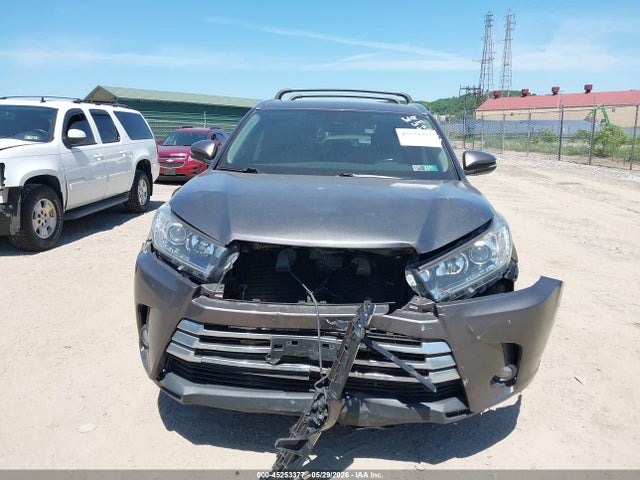 2017 Toyota Highlander Limited მანქანა იყიდება აუქციონზე, vin: 5TDDZRFH2HS416147, აუქციონის ნომერი: 45253377