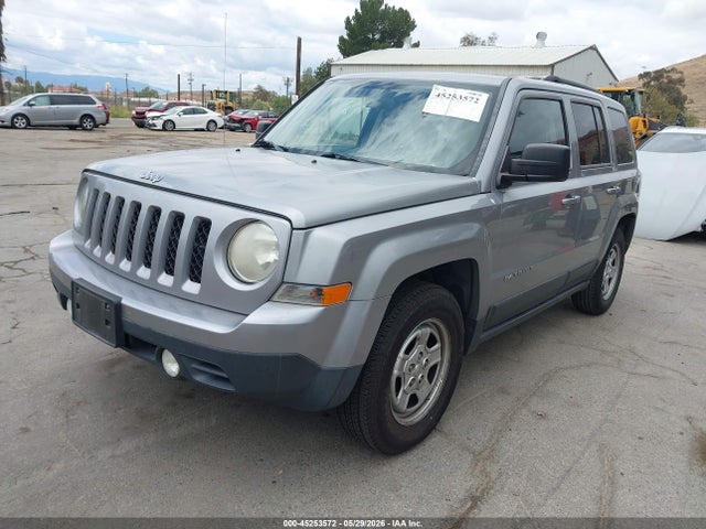 45253572 :رقم المزاد ، 1C4NJPBA1FD138682 vin ، 2015 Jeep Patriot Sport مزاد بيع