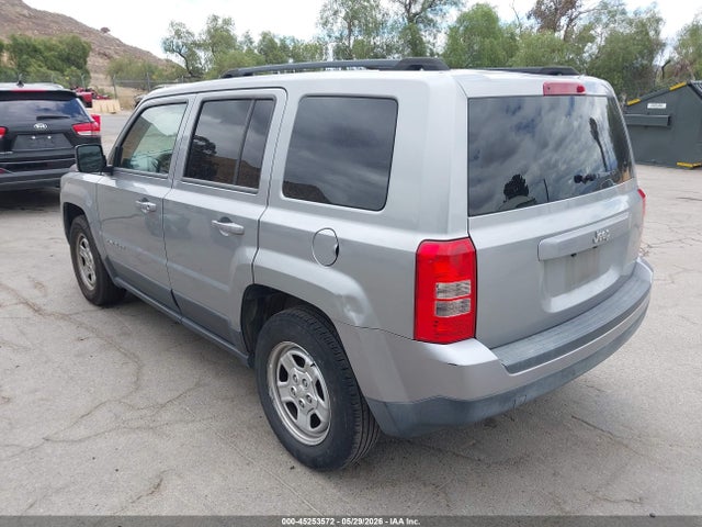45253572 :رقم المزاد ، 1C4NJPBA1FD138682 vin ، 2015 Jeep Patriot Sport مزاد بيع