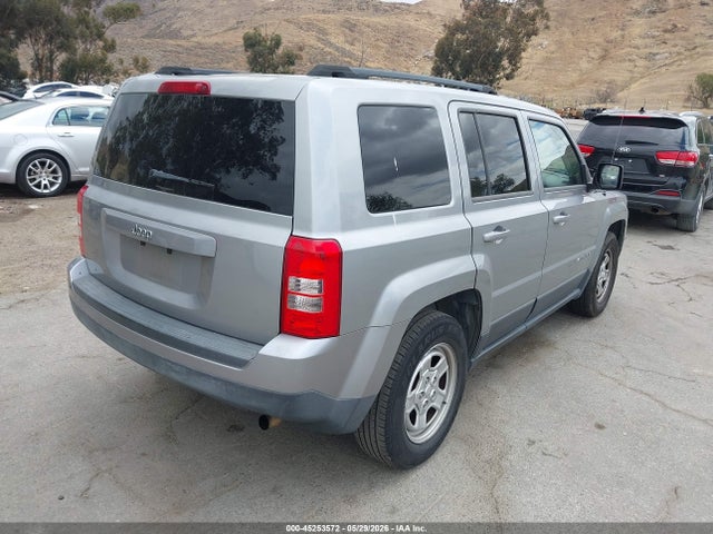 45253572 :رقم المزاد ، 1C4NJPBA1FD138682 vin ، 2015 Jeep Patriot Sport مزاد بيع