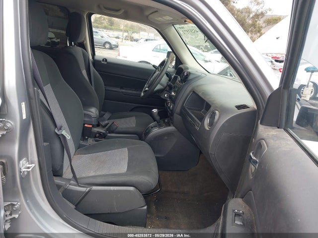 45253572 :رقم المزاد ، 1C4NJPBA1FD138682 vin ، 2015 Jeep Patriot Sport مزاد بيع