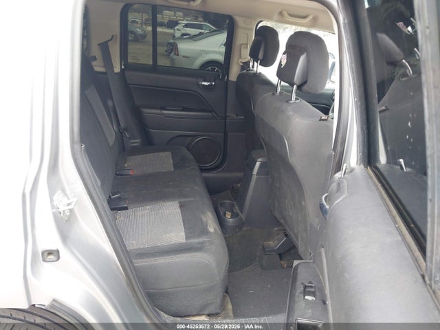 45253572 :رقم المزاد ، 1C4NJPBA1FD138682 vin ، 2015 Jeep Patriot Sport مزاد بيع