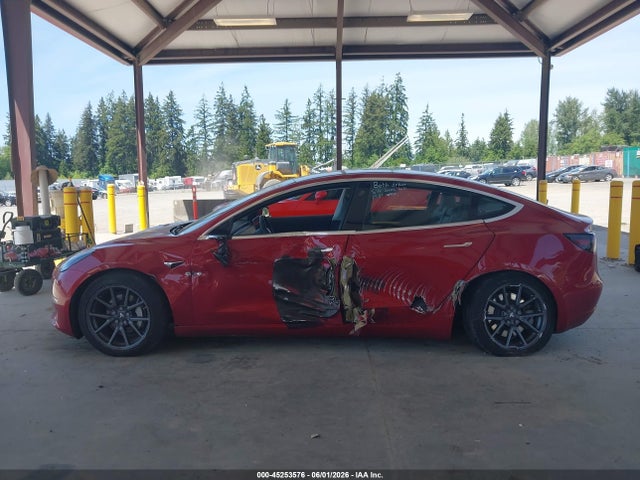 45253576 :رقم المزاد ، 5YJ3E1EB6JF055098 vin ، 2018 Tesla Model 3 Long Range/performance مزاد بيع