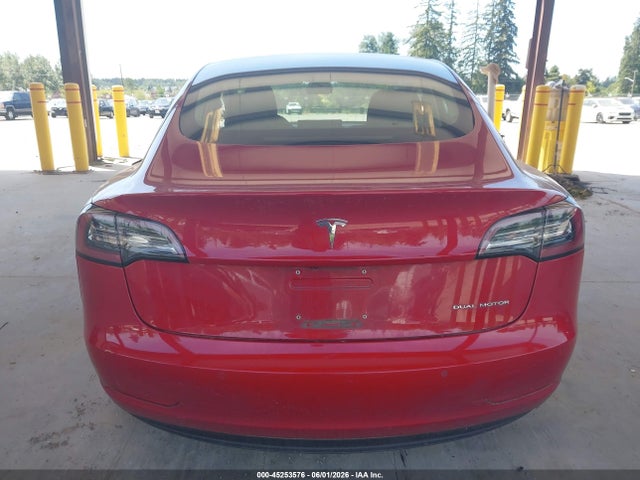 45253576 :رقم المزاد ، 5YJ3E1EB6JF055098 vin ، 2018 Tesla Model 3 Long Range/performance مزاد بيع