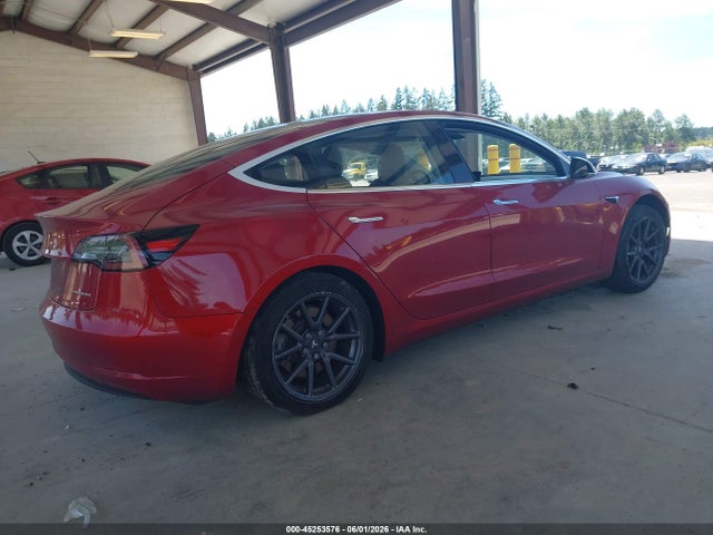 45253576 :رقم المزاد ، 5YJ3E1EB6JF055098 vin ، 2018 Tesla Model 3 Long Range/performance مزاد بيع