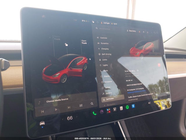 45253576 :رقم المزاد ، 5YJ3E1EB6JF055098 vin ، 2018 Tesla Model 3 Long Range/performance مزاد بيع