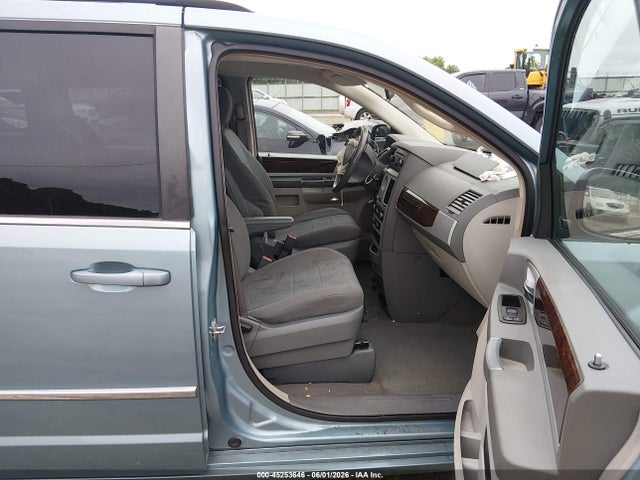 2010 Chrysler Town & Country Touring მანქანა იყიდება აუქციონზე, vin: 2A4RR5D10AR243094, აუქციონის ნომერი: 45253646